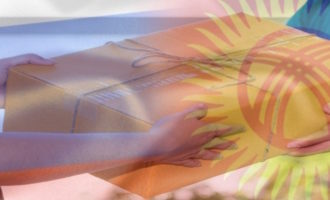 Флаг Кыргызстана и России