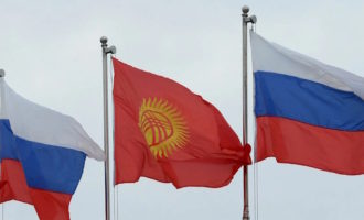 Флаг Кыргызстана и России