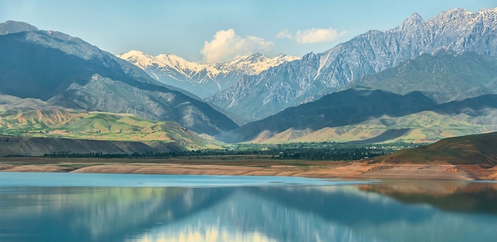 горы киргизии озеро
